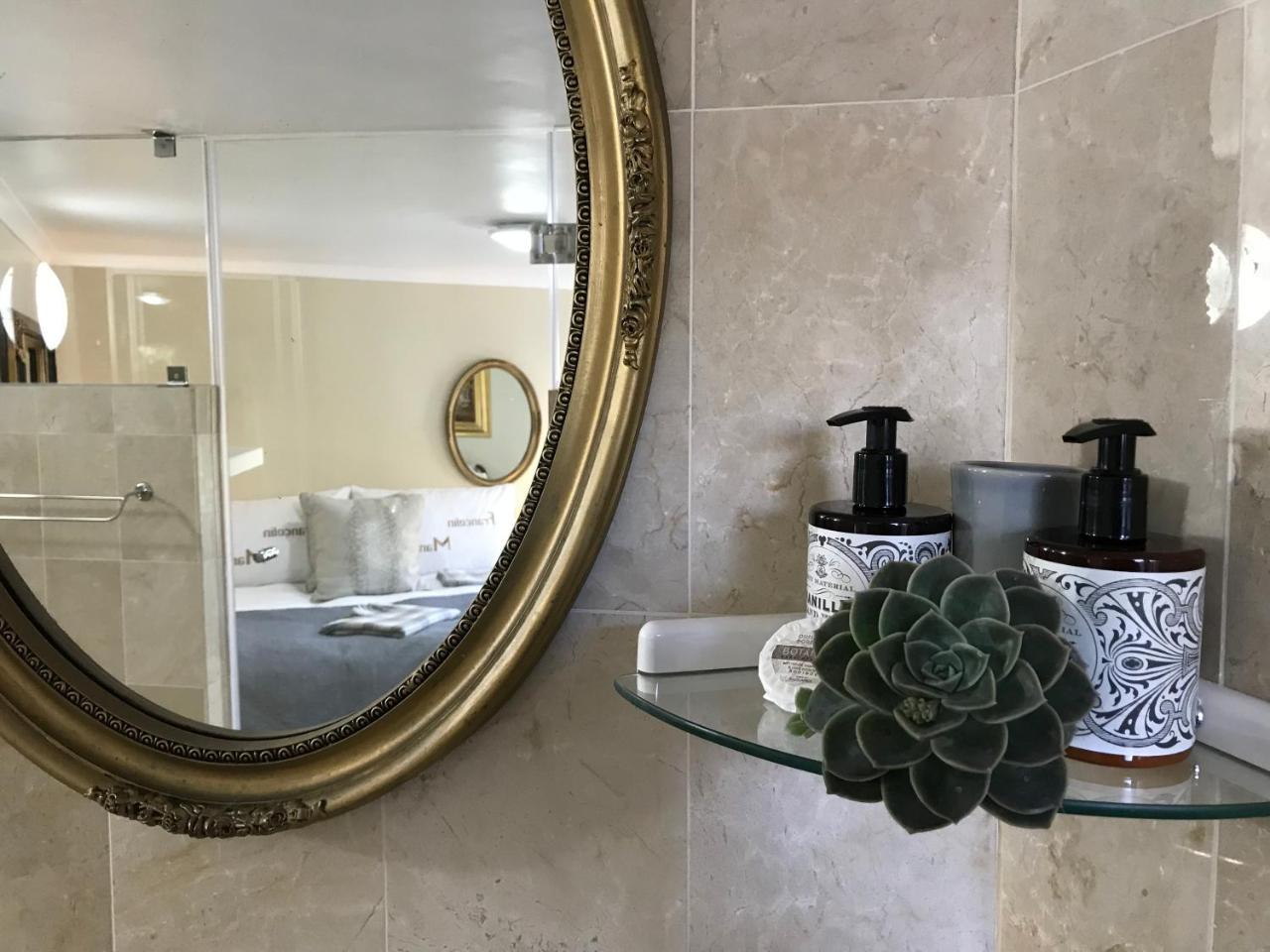 ヘルマナス Francolin Manor Bed & Breakfast エクステリア 写真